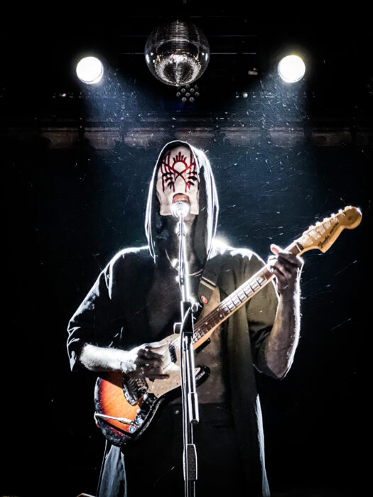 Vessel stood on stage with a sunburst Stratocaster and singing into a microphone at their Lafayette 'from the room below' concert
